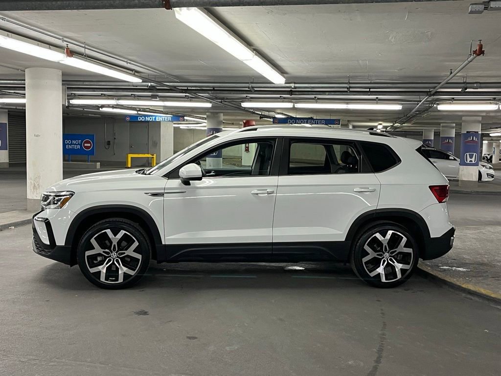 Used 2023 Volkswagen Taos SEL image 33