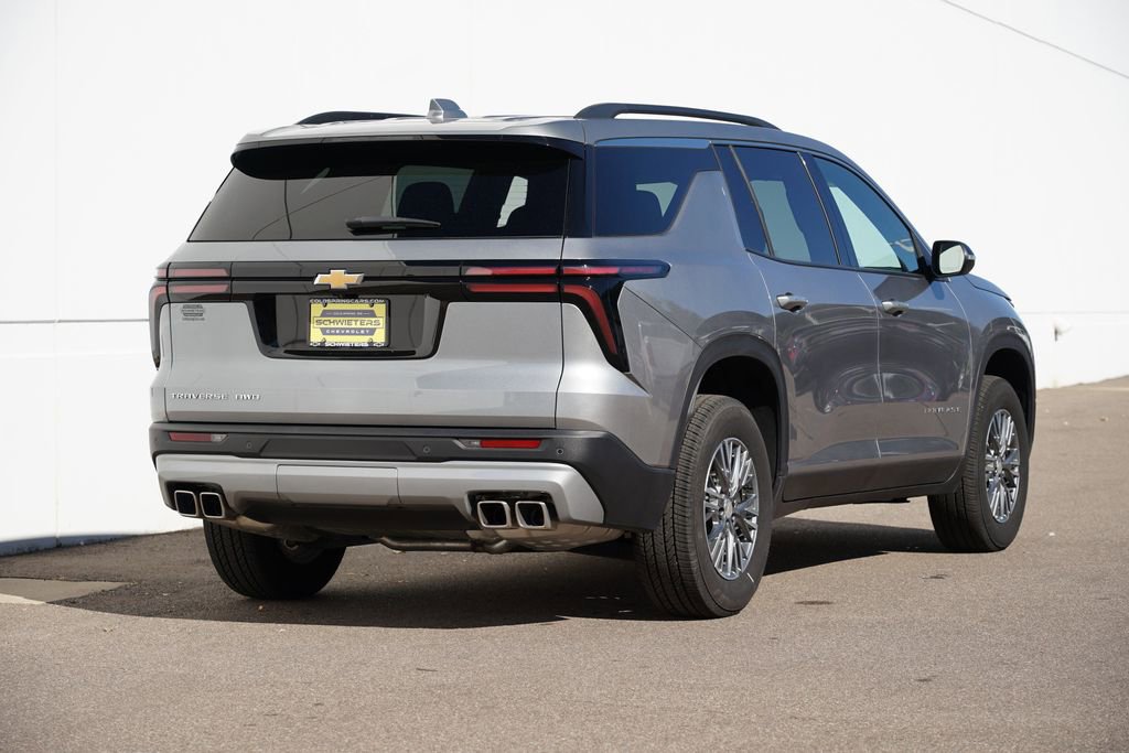 Used 2025 Chevrolet Traverse LT image 3