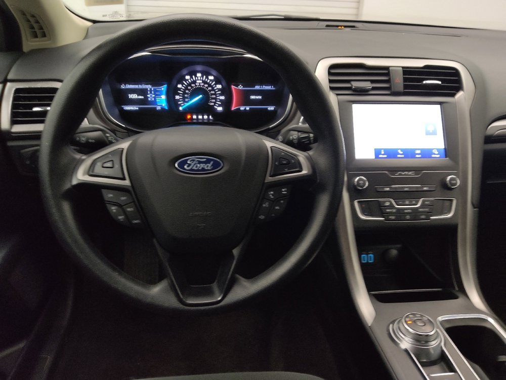 Used 2020 Ford Fusion SE image 22