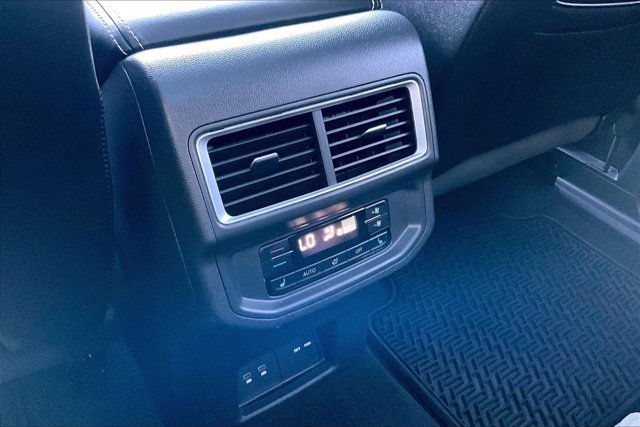 Used 2024 Volkswagen Atlas SEL Premium R-Line image 10