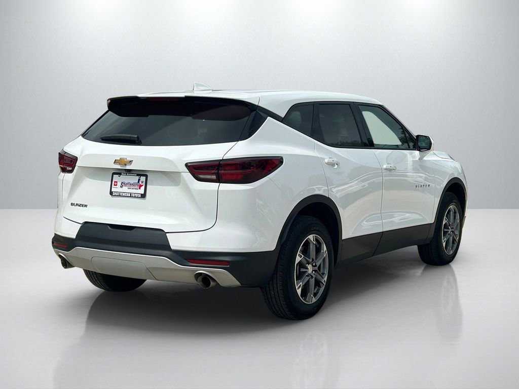 Used 2025 Chevrolet Blazer LT FWD image 5