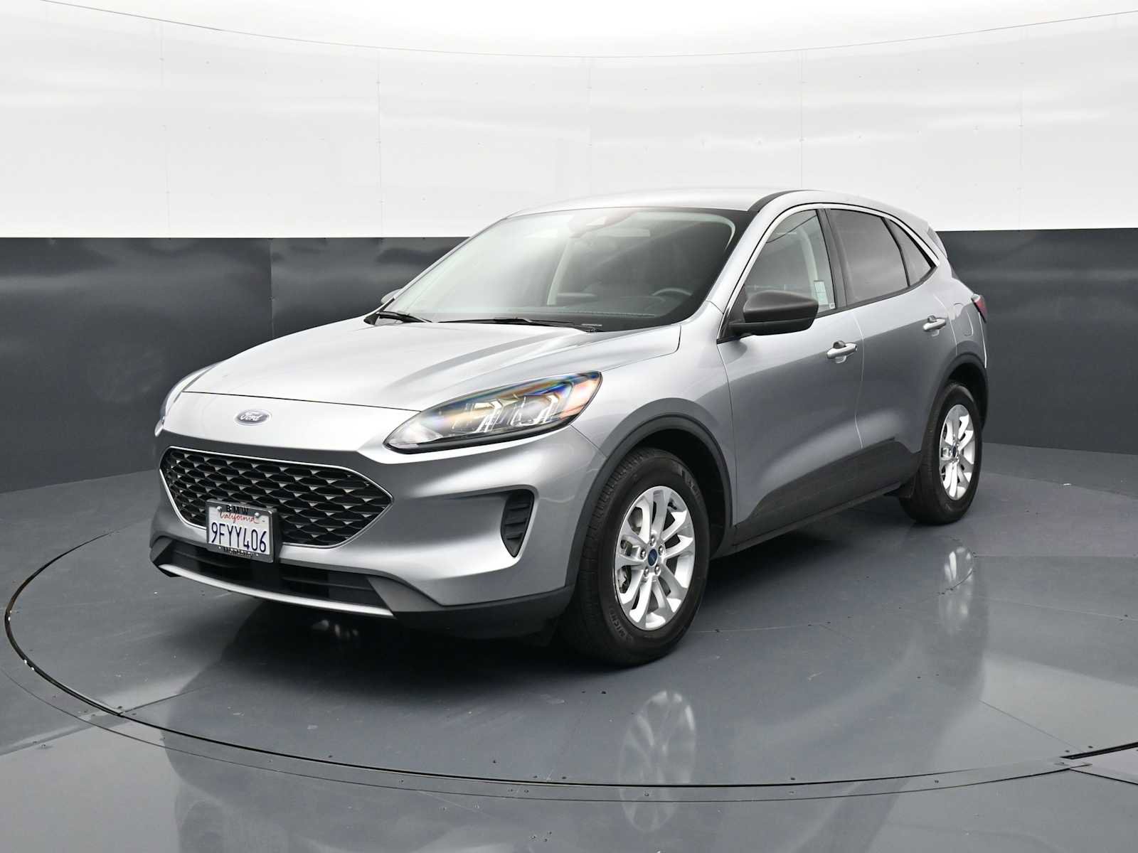 Used 2022 Ford Escape SE w/ Convenience Package FWD image 1