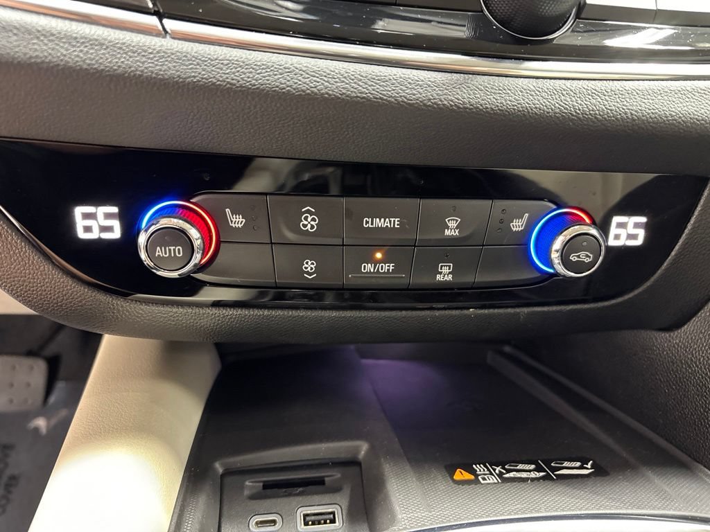 Used 2023 Buick Enclave Essence AWD/4WD image 23