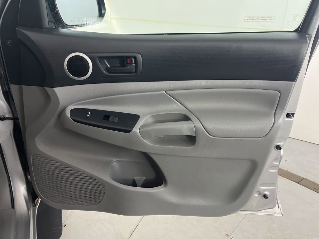Used 2015 Toyota Tacoma PreRunner w/ SR5 Package RWD image 29
