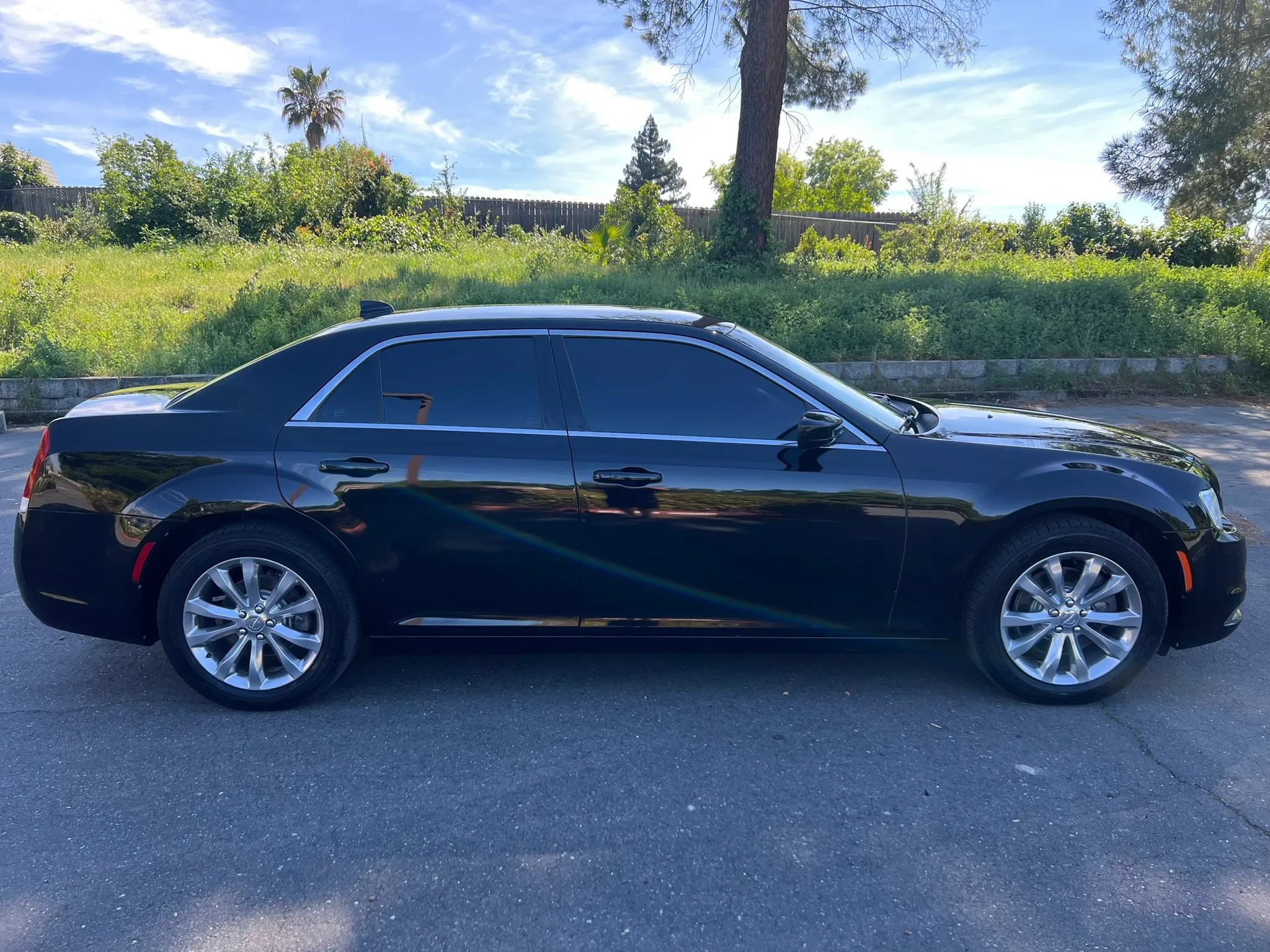 Used 2019 Chrysler 300 Touring AWD/4WD image 4