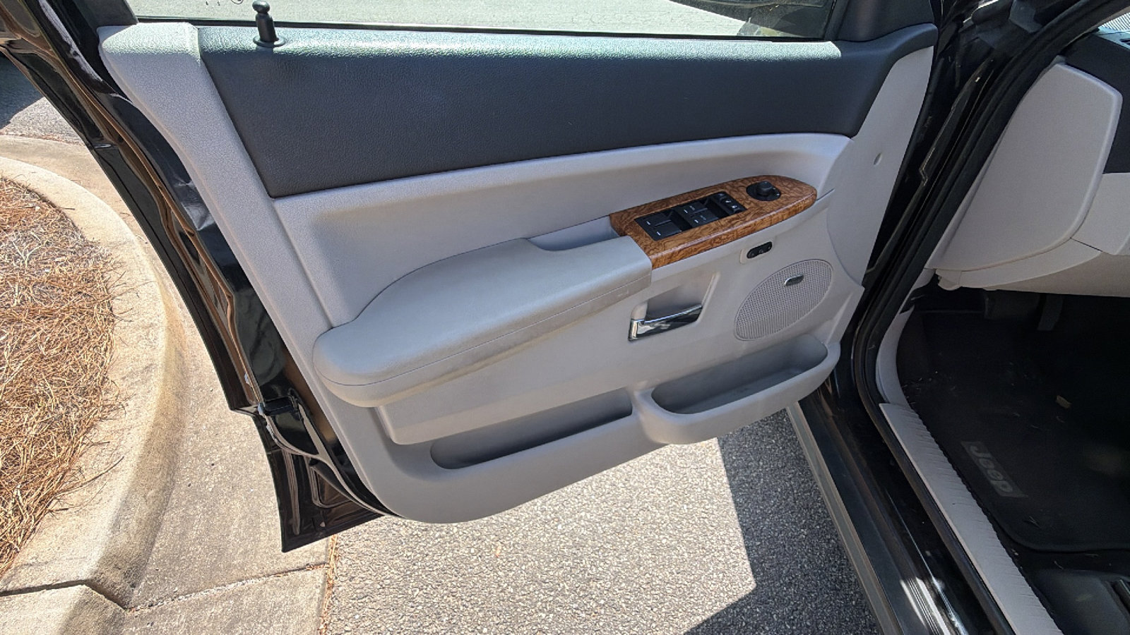 Used 2008 Jeep Grand Cherokee Limited w/ Quadra-Drive II 4X4 Group image 14