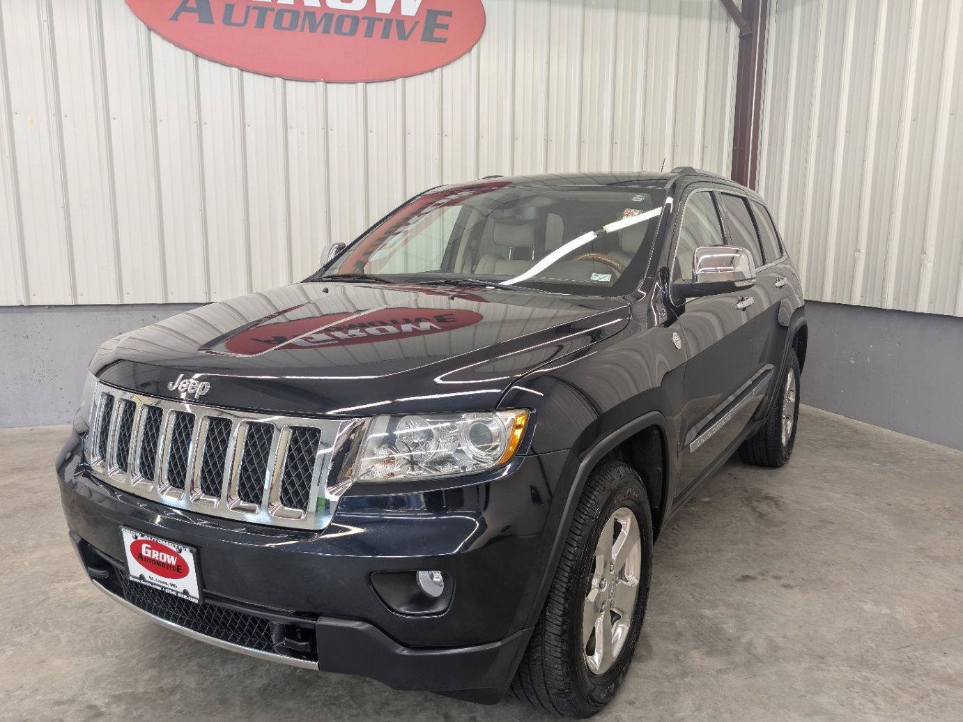 Used 2011 Jeep Grand Cherokee Overland AWD/4WD image 8