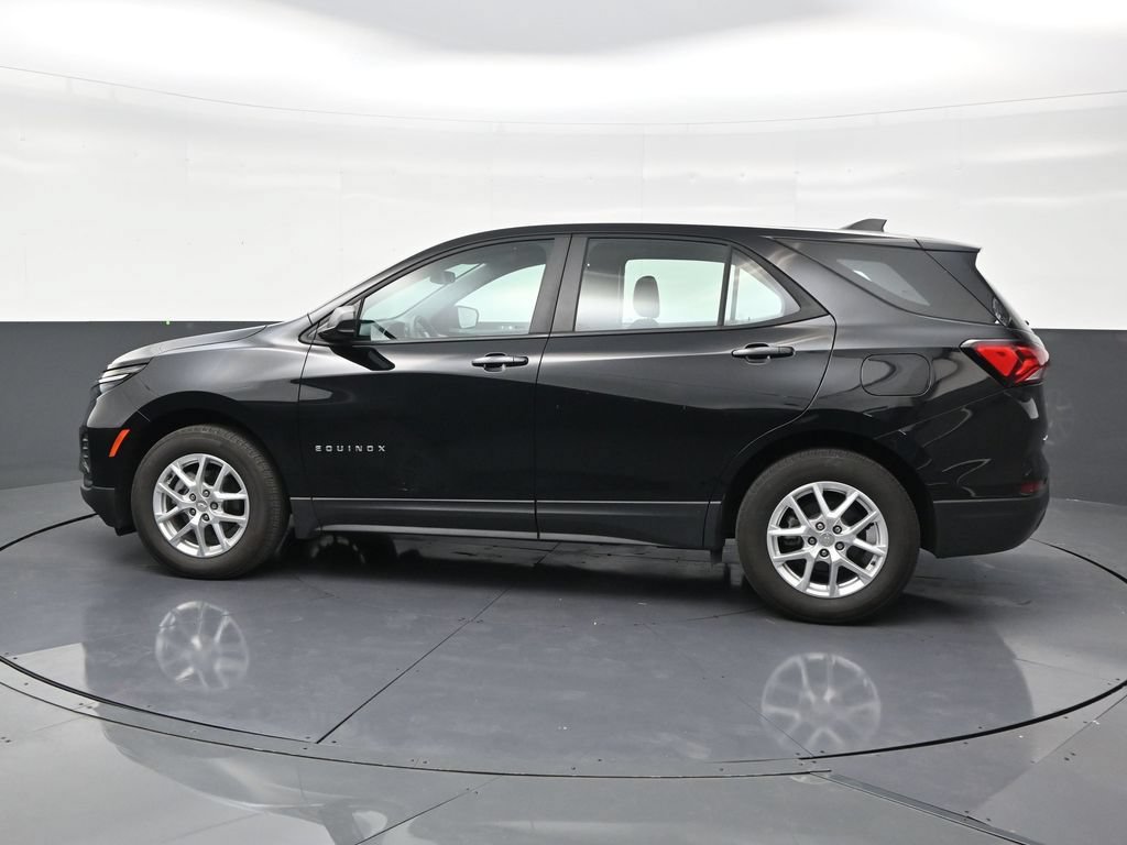 Used 2024 Chevrolet Equinox LS FWD image 2
