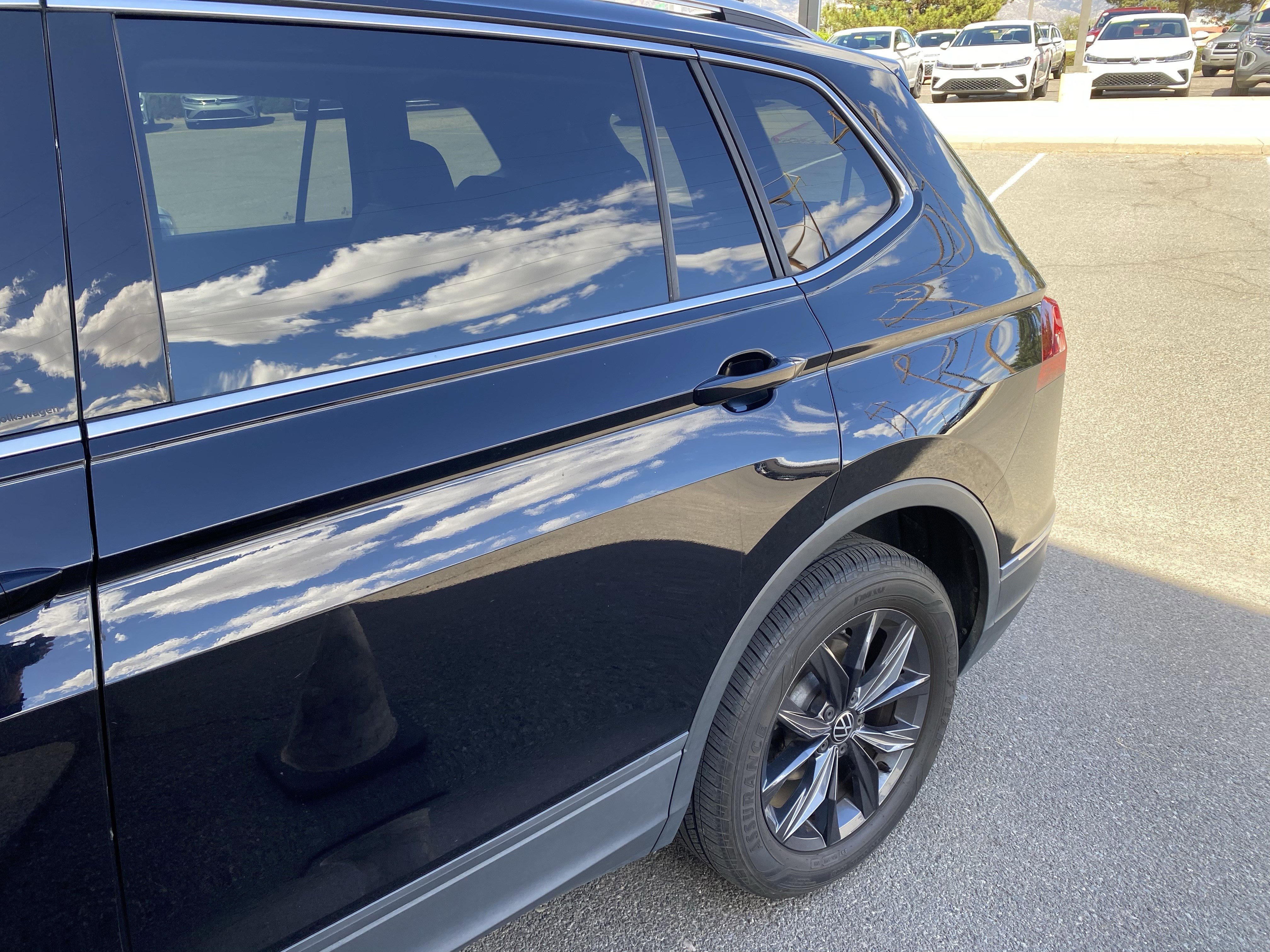 Used 2022 Volkswagen Tiguan SE w/ Panoramic Sunroof Package FWD image 53