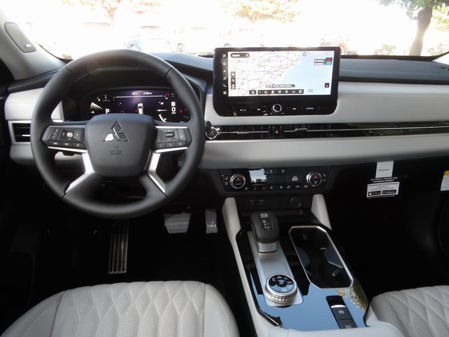 New 2025 Mitsubishi Outlander SEL image 14