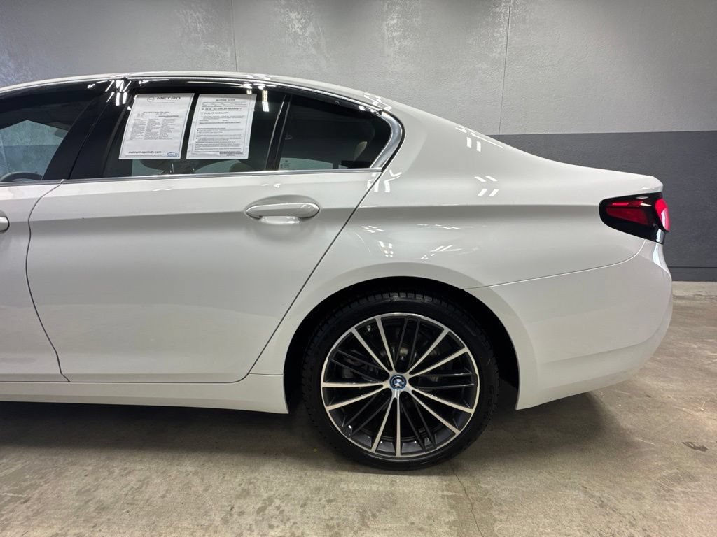 Used 2023 BMW 530e xDrive w/ Premium Package AWD/4WD image 6