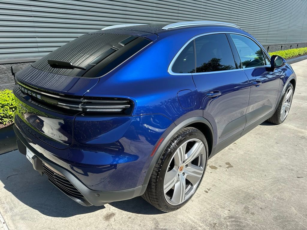 Used 2024 Porsche Macan 4 Electric image 9