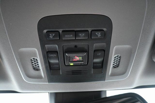 Used 2022 Toyota Camry SE w/ Cold Weather Package image 33