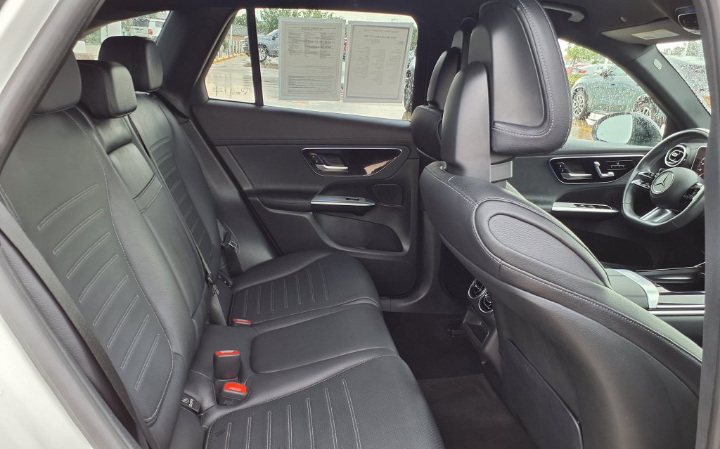 Used 2025 Mercedes-Benz GLC 300 image 17