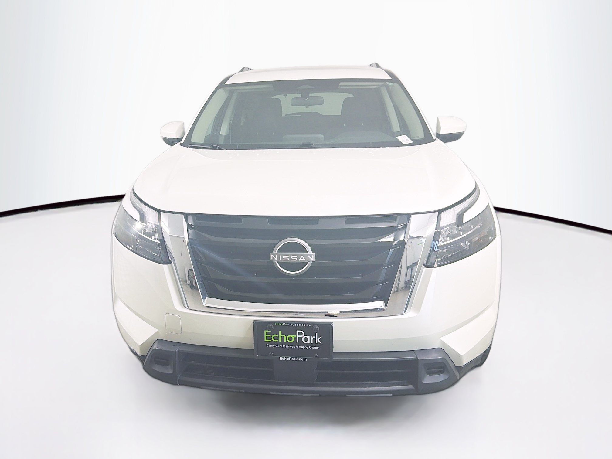 Used 2024 Nissan Pathfinder SV FWD image 2