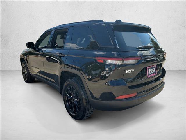 Used 2025 Jeep Grand Cherokee Altitude image 7