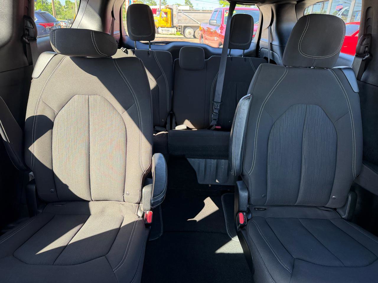 Used 2018 Chrysler Pacifica Touring Plus w/ S Appearance Package FWD image 15