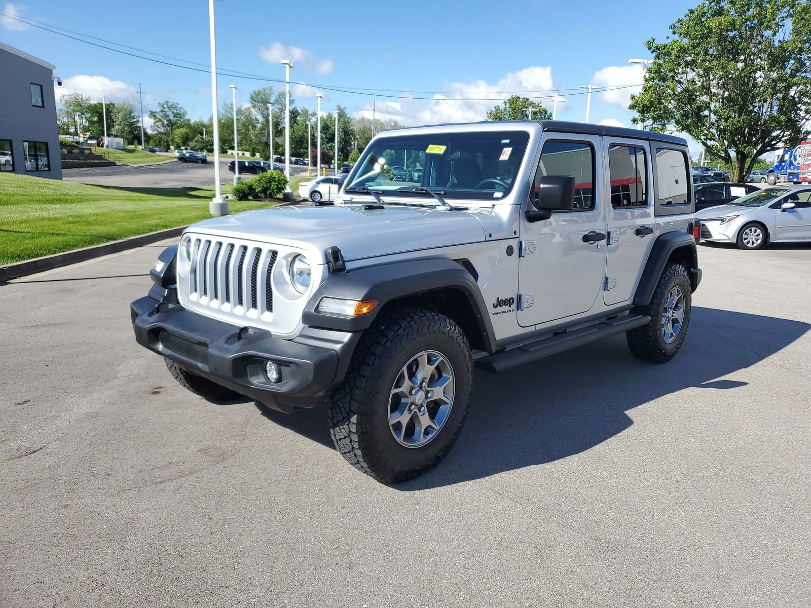 Used 2023 Jeep Wrangler Unlimited Sport AWD/4WD image 2