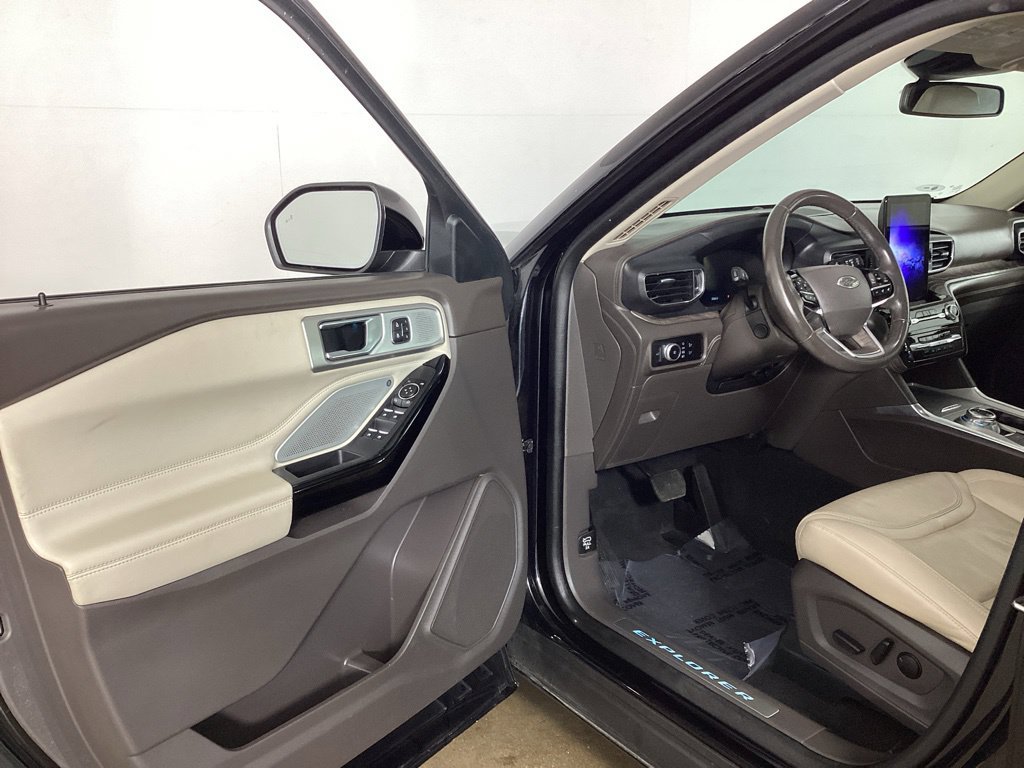 Used 2022 Ford Explorer Platinum w/ Equipment Group 601A AWD/4WD image 9