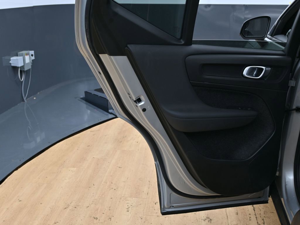 Used 2025 Volvo EX40 Core AWD/4WD image 36