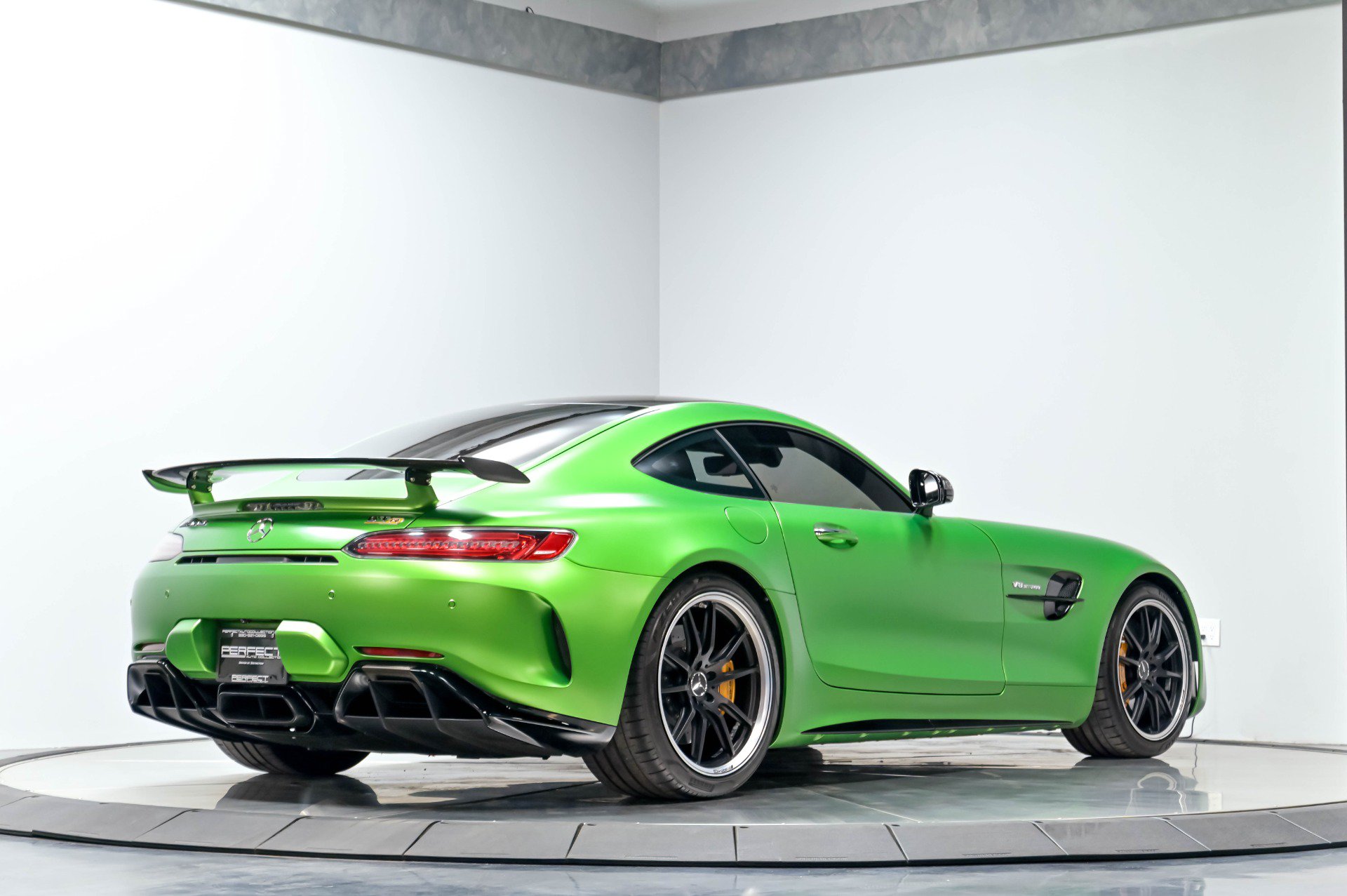 Used 2018 Mercedes-Benz AMG GT R image 16