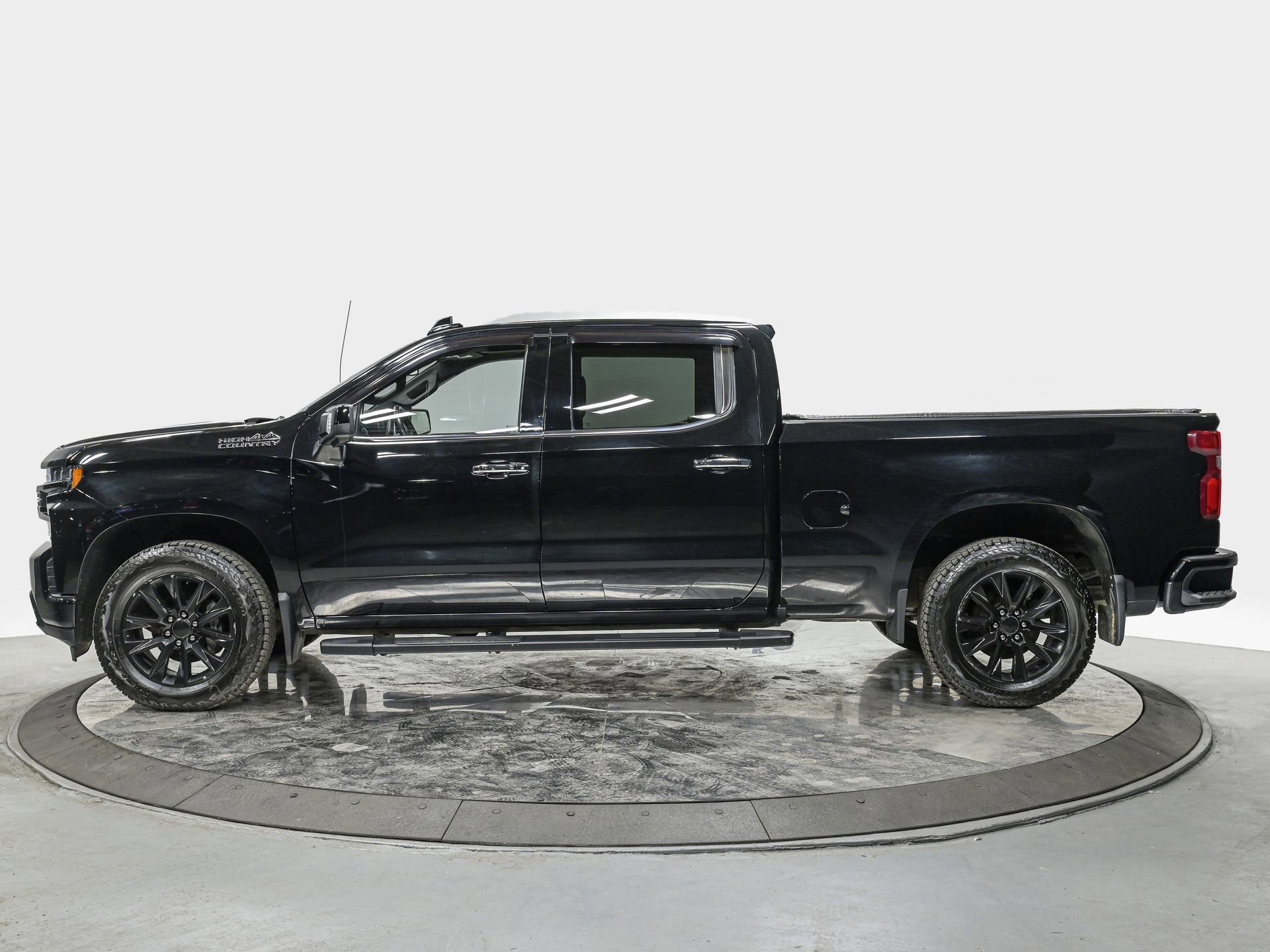 Used 2022 Chevrolet Silverado 1500 High Country w/ Z71 Off-Road Package image 2