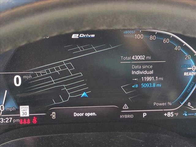 Used 2021 BMW 530e w/ Premium Package image 10