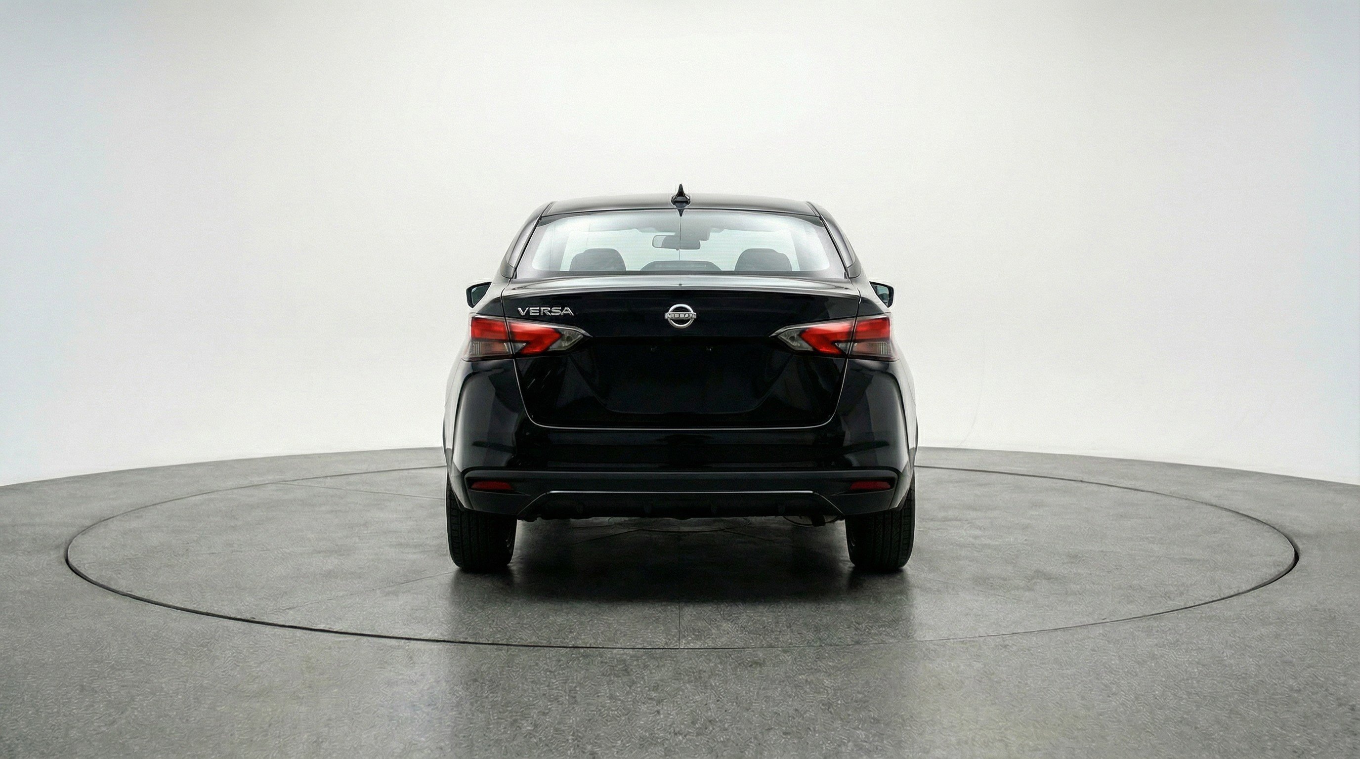 Used 2025 Nissan Versa SV image 7