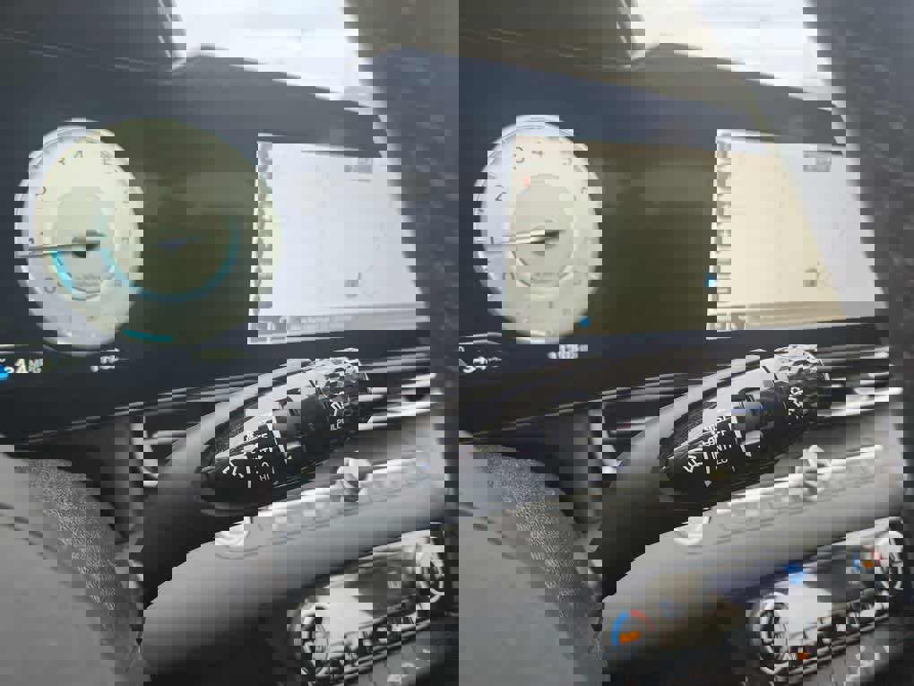 Used 2024 Hyundai Elantra SEL w/ Convenience Package image 31