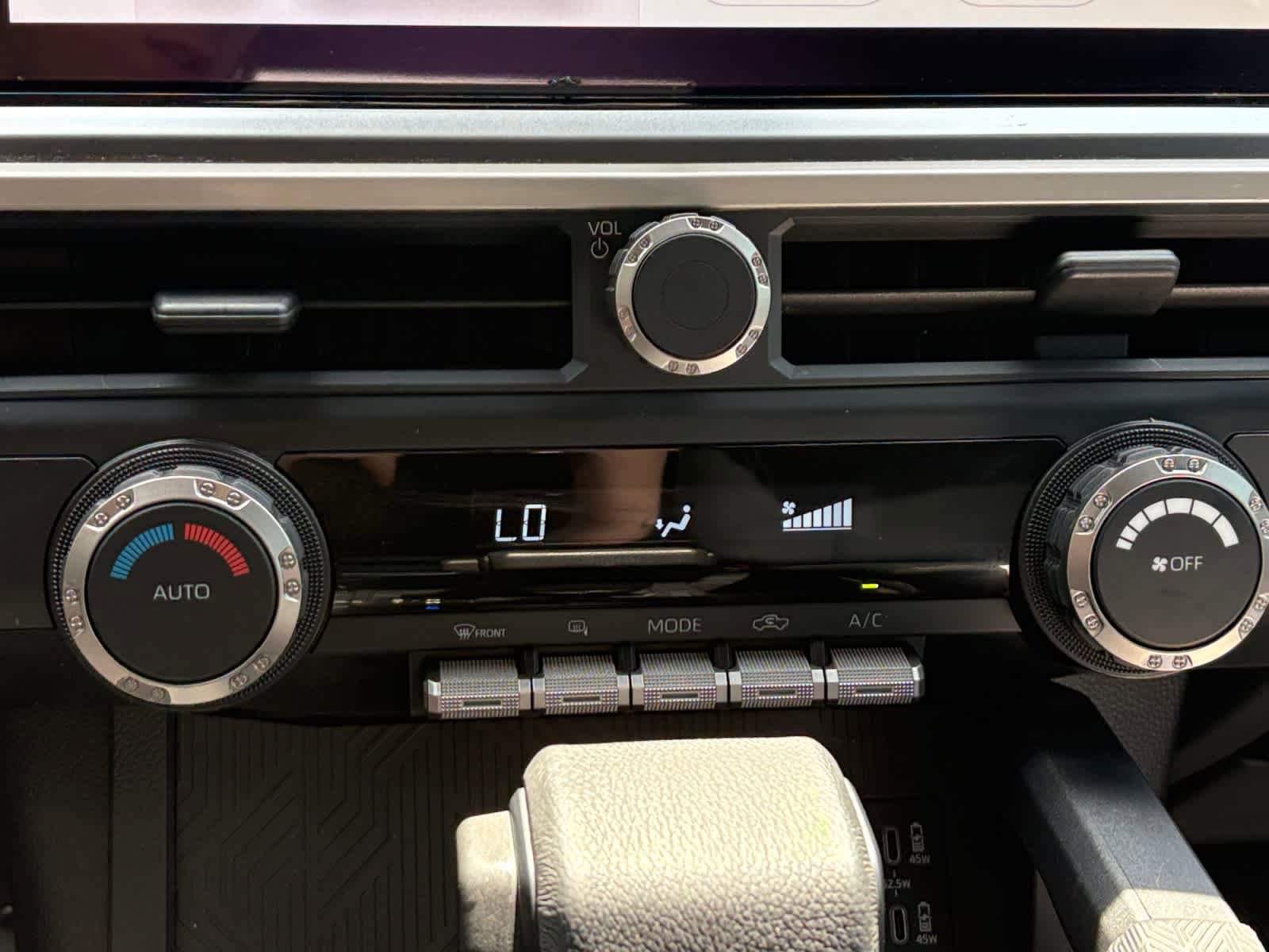 Used 2024 Toyota Tacoma TRD Sport AWD/4WD image 19