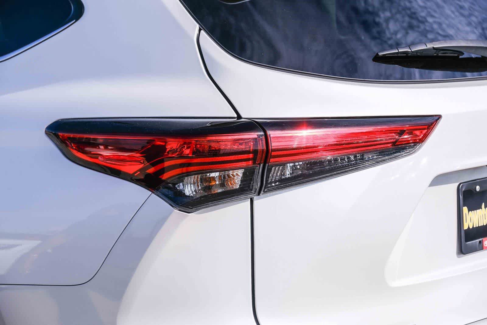 Used 2023 Toyota Highlander XLE FWD image 7