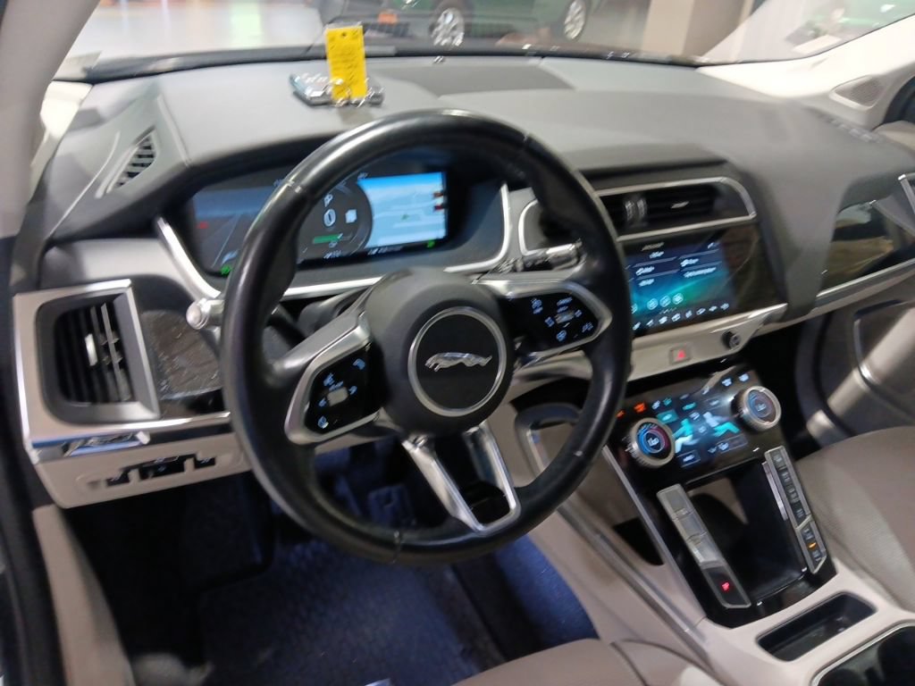 Used 2020 Jaguar I-PACE SE AWD/4WD image 4