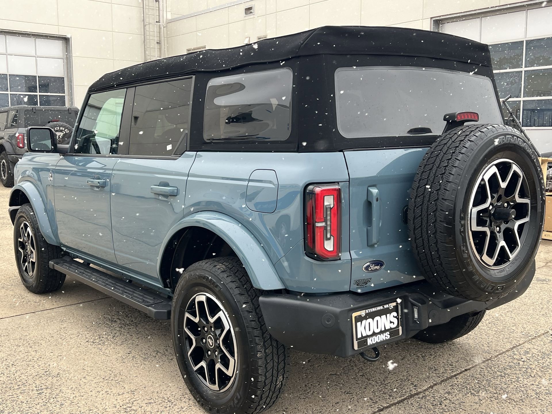 Used 2023 Ford Bronco Outer Banks image 4