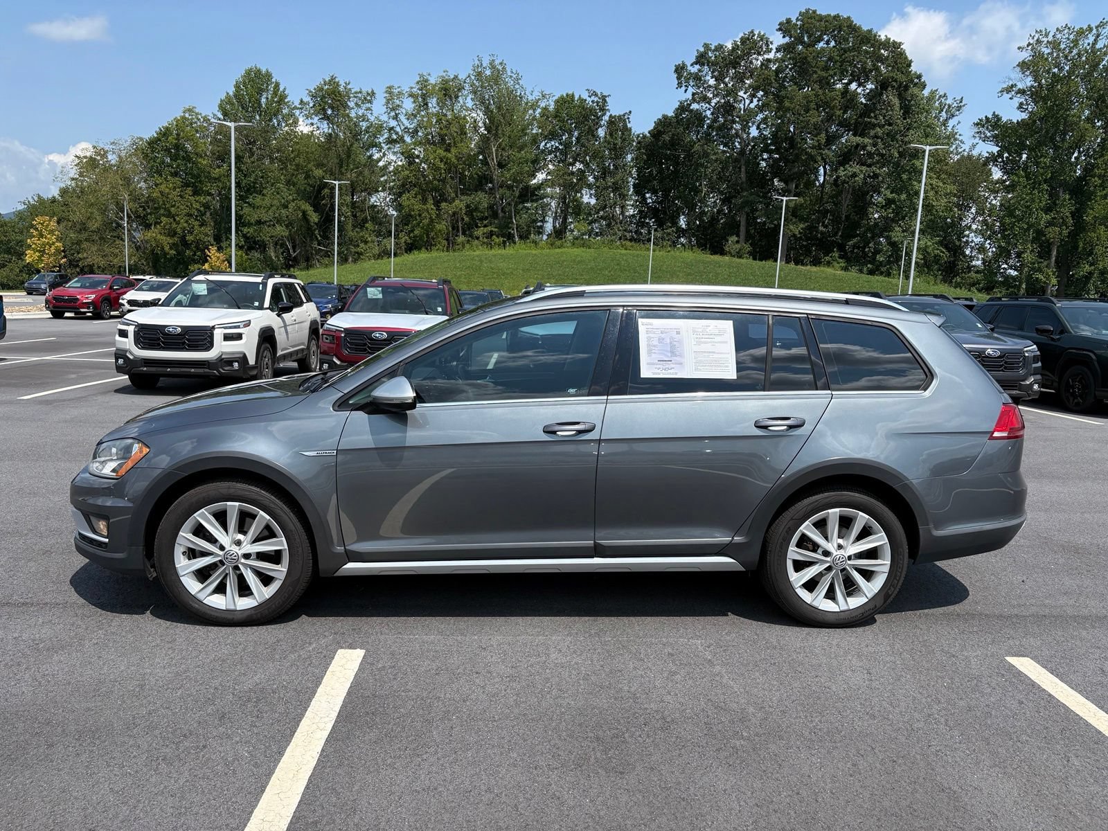 Used 2017 Volkswagen Golf Alltrack S AWD/4WD image 4