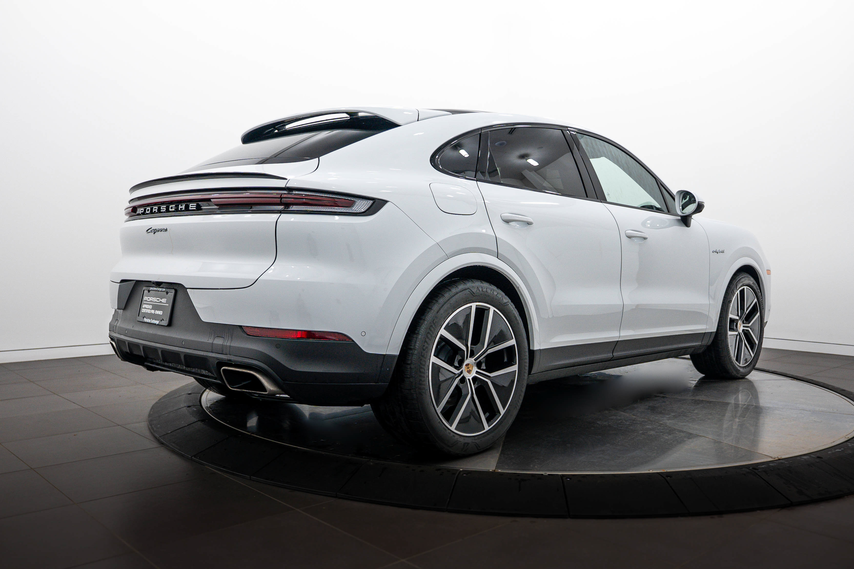 Certified 2025 Porsche Cayenne E-Hybrid Coupe AWD/4WD image 7