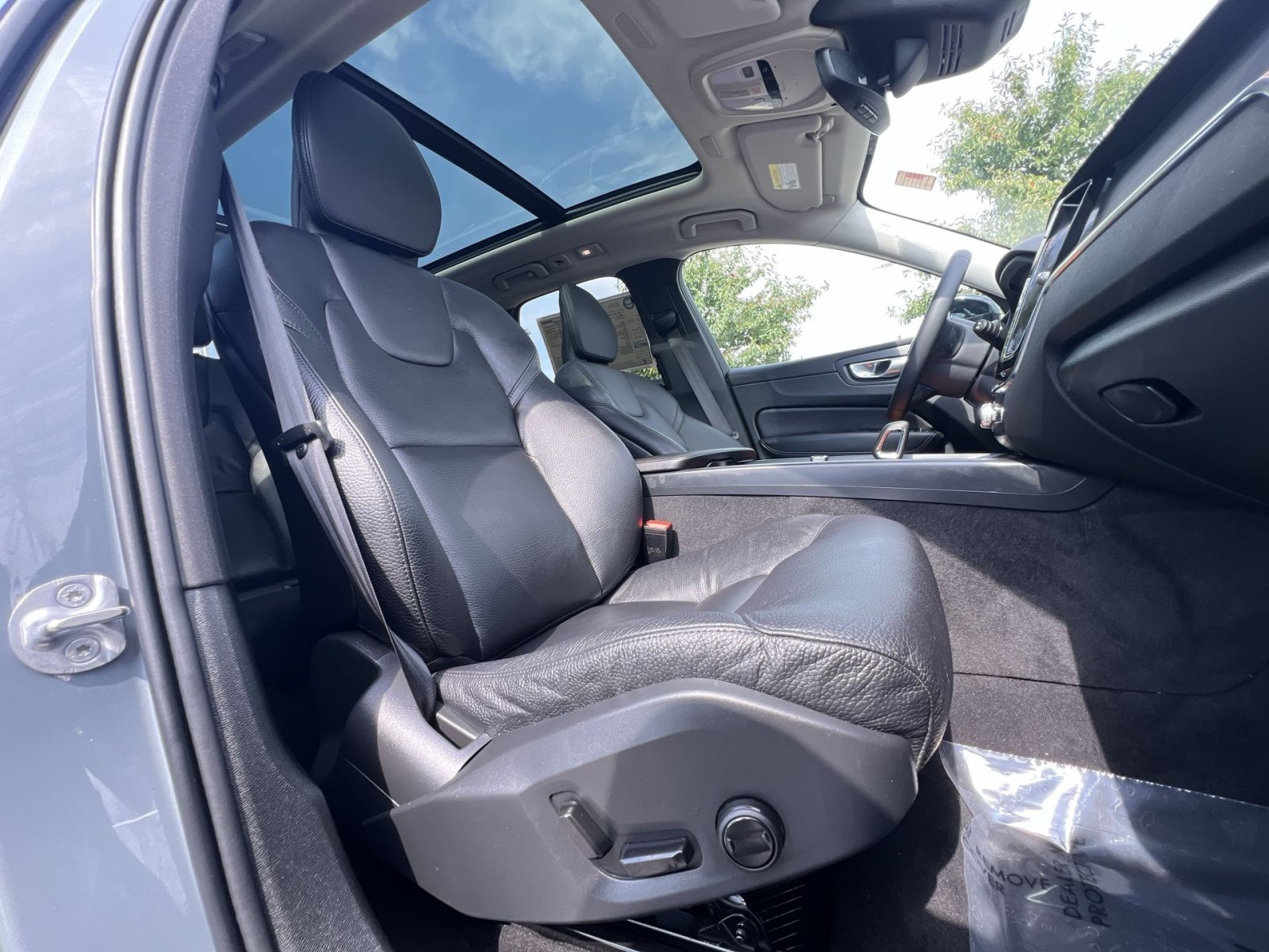 Used 2024 Volvo XC60 B5 Plus w/ Climate Package AWD/4WD image 27