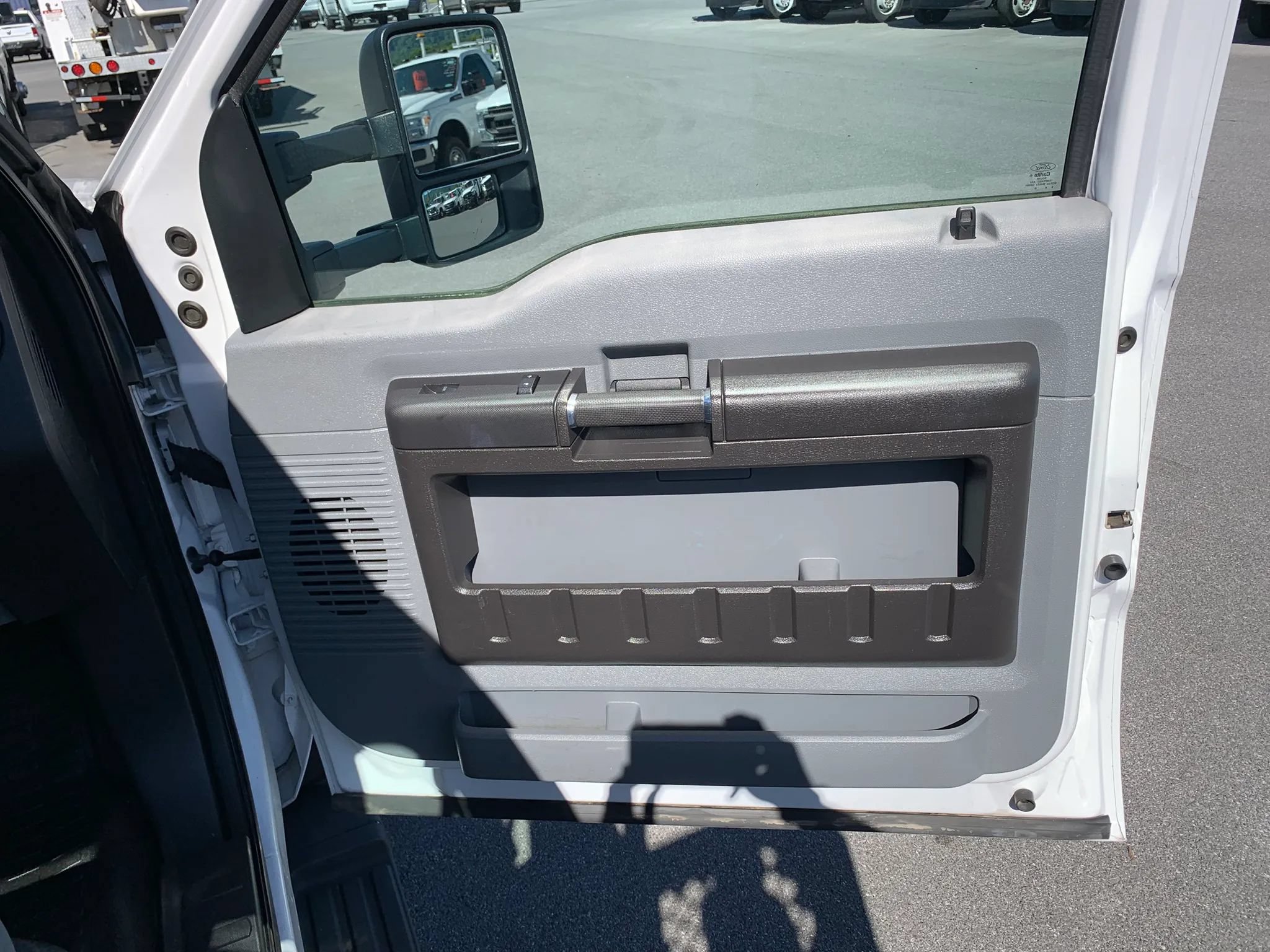 Used 2015 Ford F550 4x4 Regular Cab Super Duty image 23
