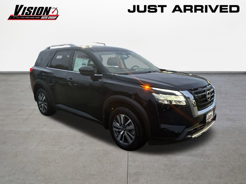 New 2025 Nissan Pathfinder SL image 3