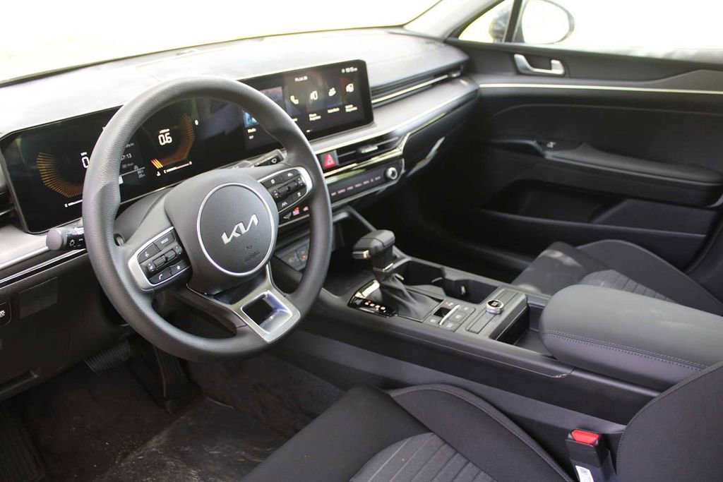 New 2025 Kia K5 LXS image 20
