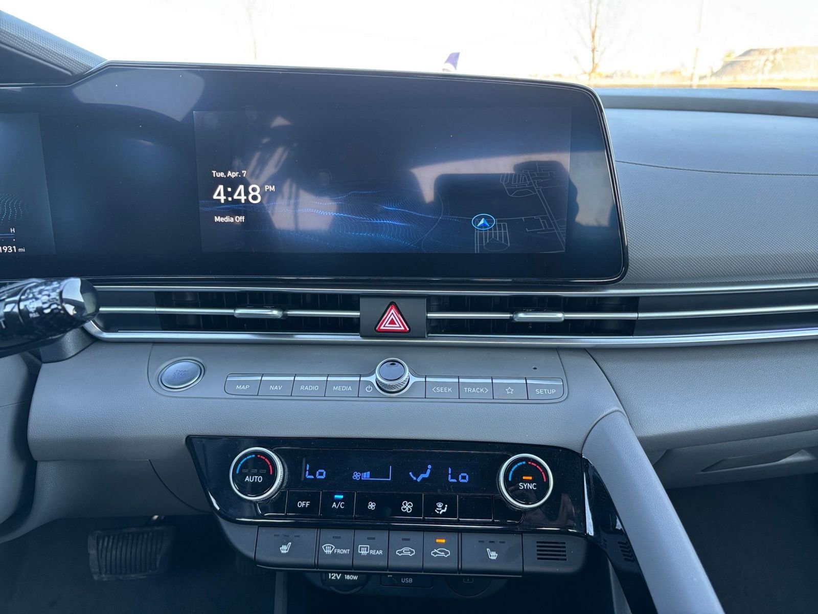 Used 2025 Hyundai Elantra SEL FWD image 17