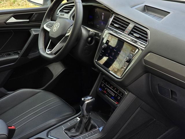 Used 2023 Volkswagen Tiguan SE image 9