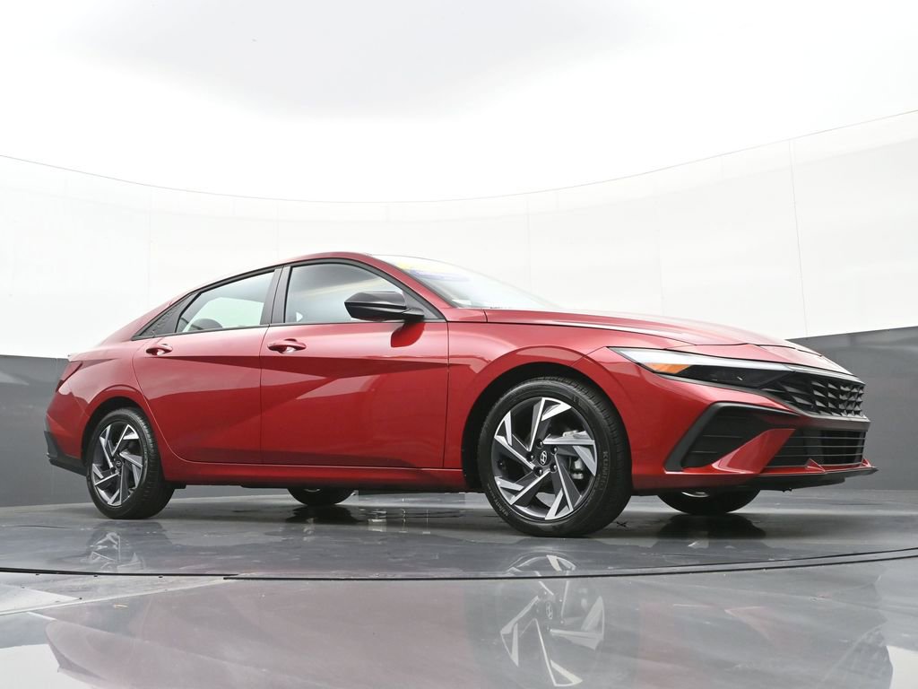 Certified 2025 Hyundai Elantra Sport image 37