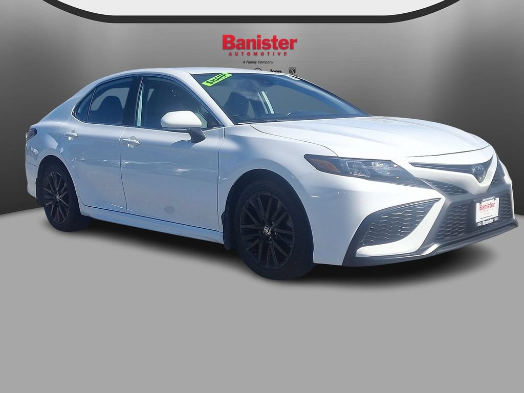 Used 2024 Toyota Camry SE FWD image 3