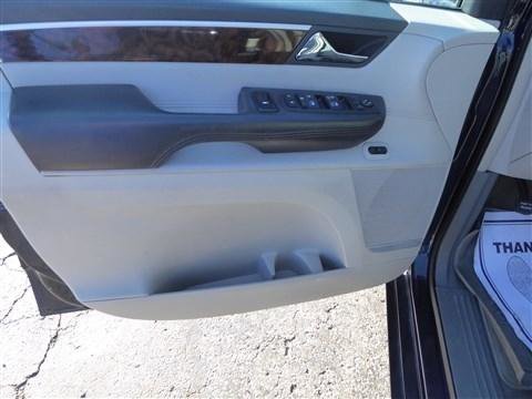 Used 2014 Volkswagen Routan SEL Premium image 9