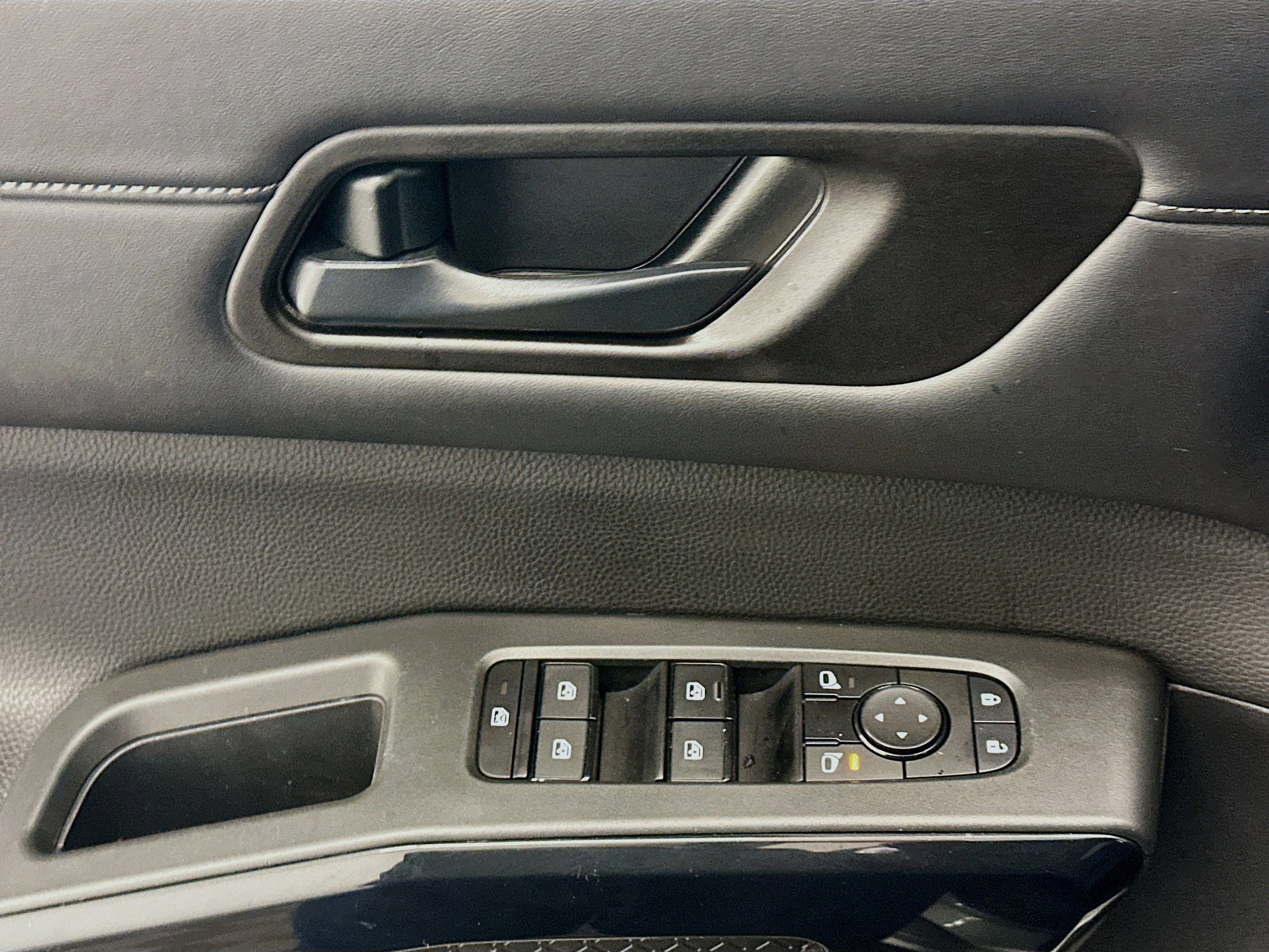 Used 2024 Nissan Pathfinder S image 15