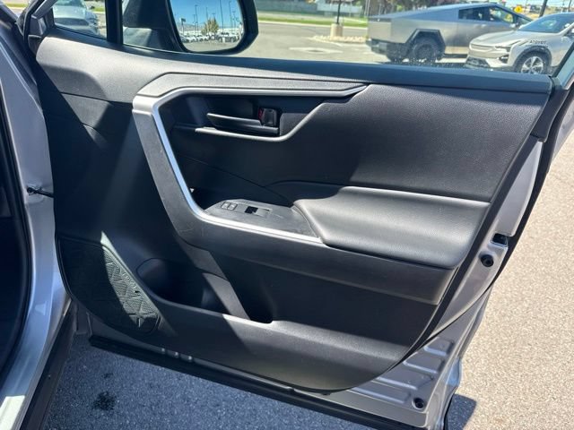 Used 2025 Toyota RAV4 LE AWD/4WD image 24