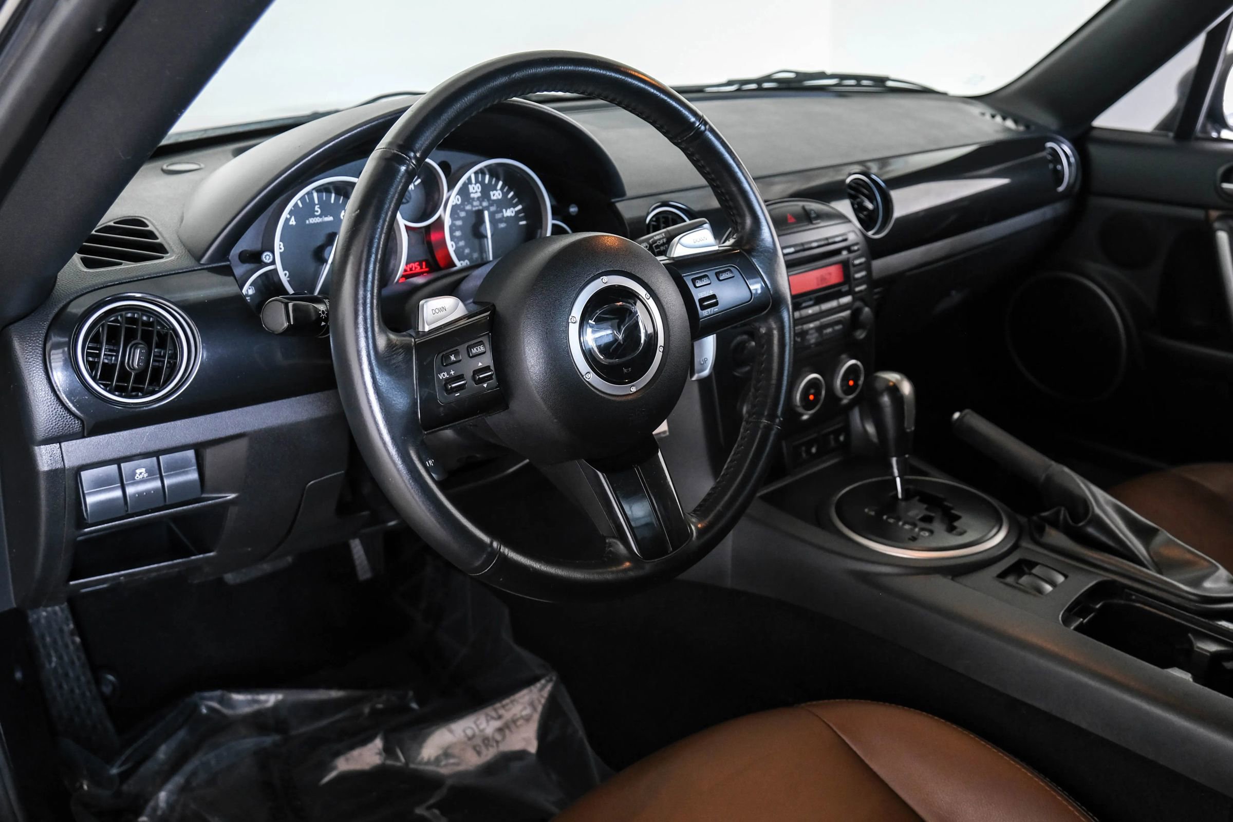 Used 2015 MAZDA MX-5 Miata Grand Touring image 2