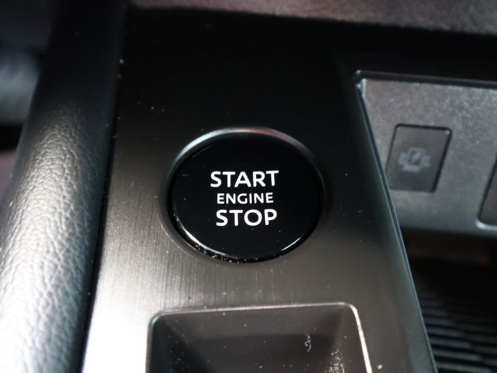 Used 2025 Nissan Kicks SR image 19