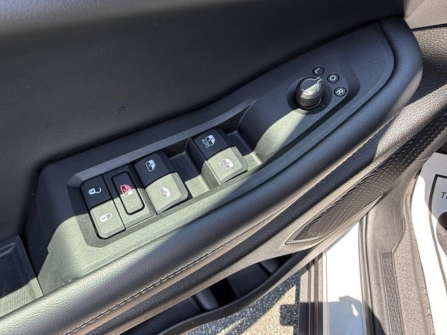 Used 2025 Jeep Grand Cherokee Altitude AWD/4WD image 12