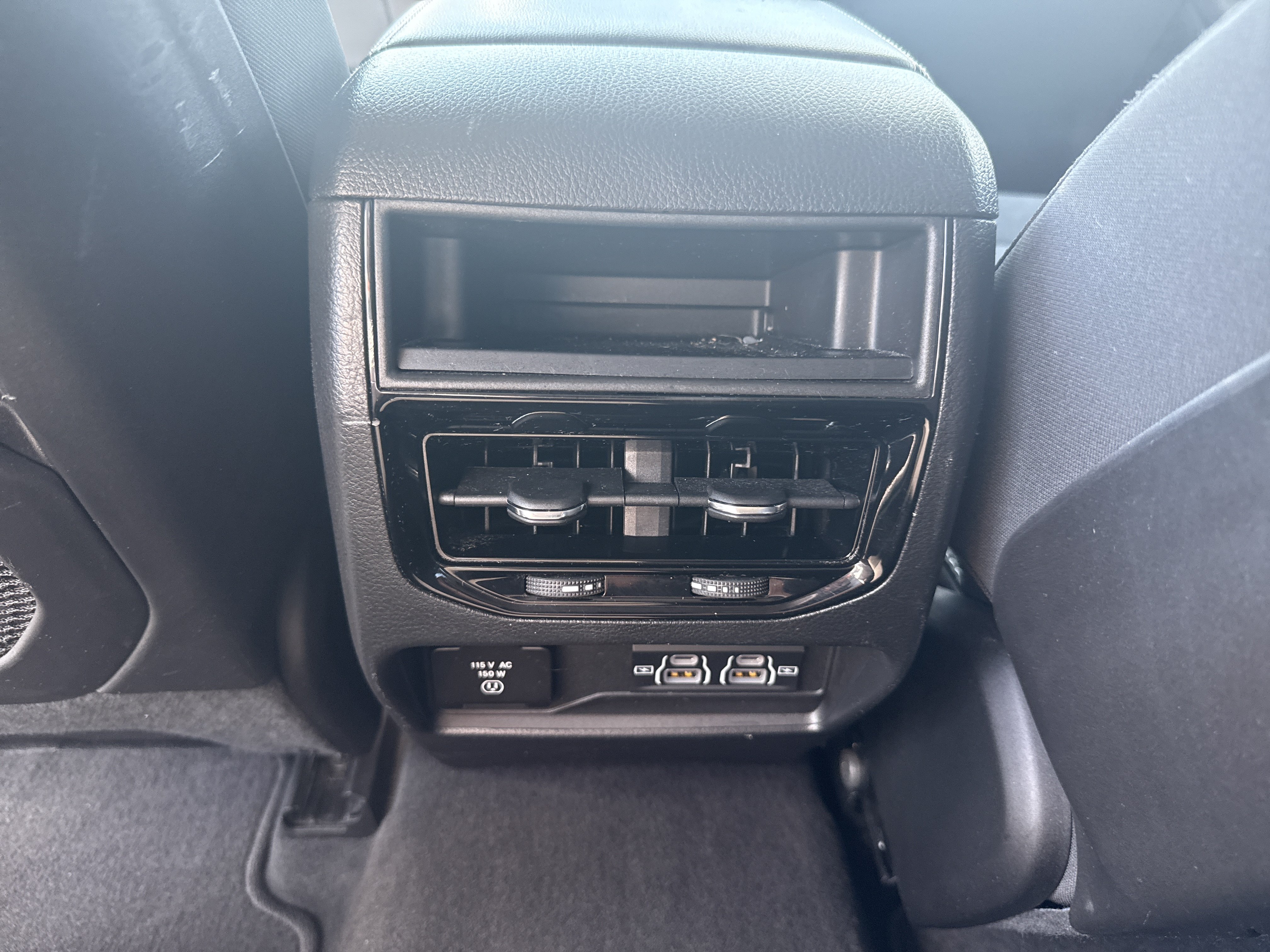 Used 2023 Jeep Grand Cherokee Laredo w/ Luxury Tech Group I AWD/4WD image 13